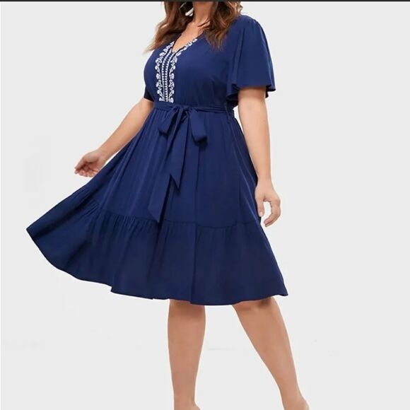 NWT BloomChic blue and white embroidered dress 14 - Picture 1 of 10